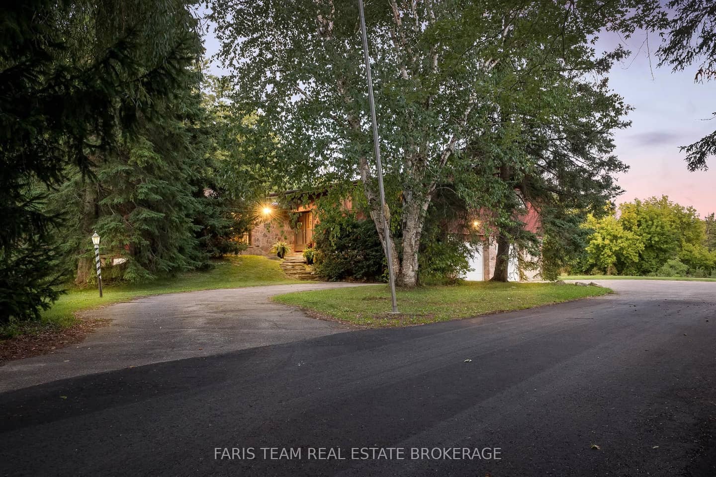175 South Summit Farm Road, King, ON L7B 1J8