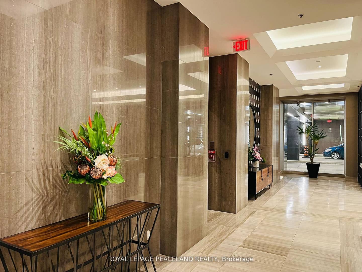 111 St. Clair Avenue W 1607, Toronto, ON M4V 1N5