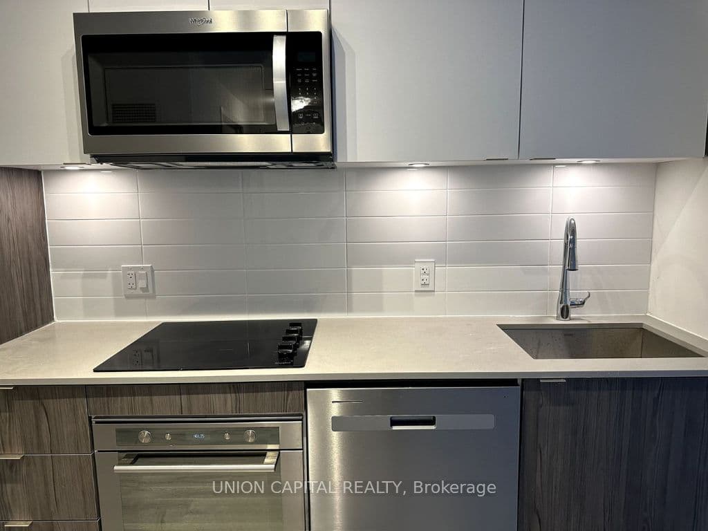 60 Princess Street 831, Toronto, ON M5A 2C7