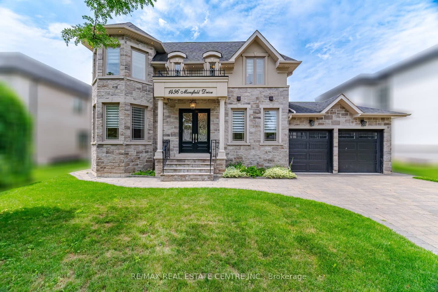 1496 Mansfield Drive, Oakville, ON L6H 1K4