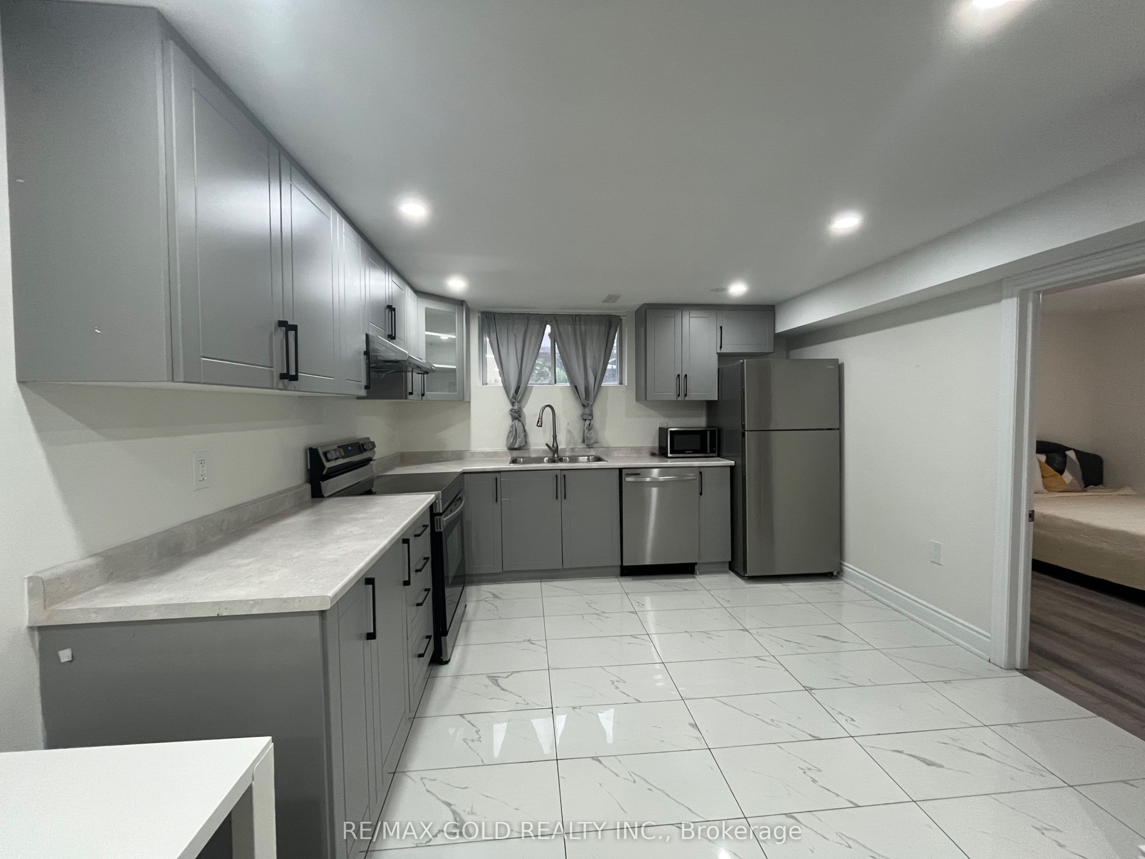 30 Moynes Avenue, Toronto, ON M8Y 3B8