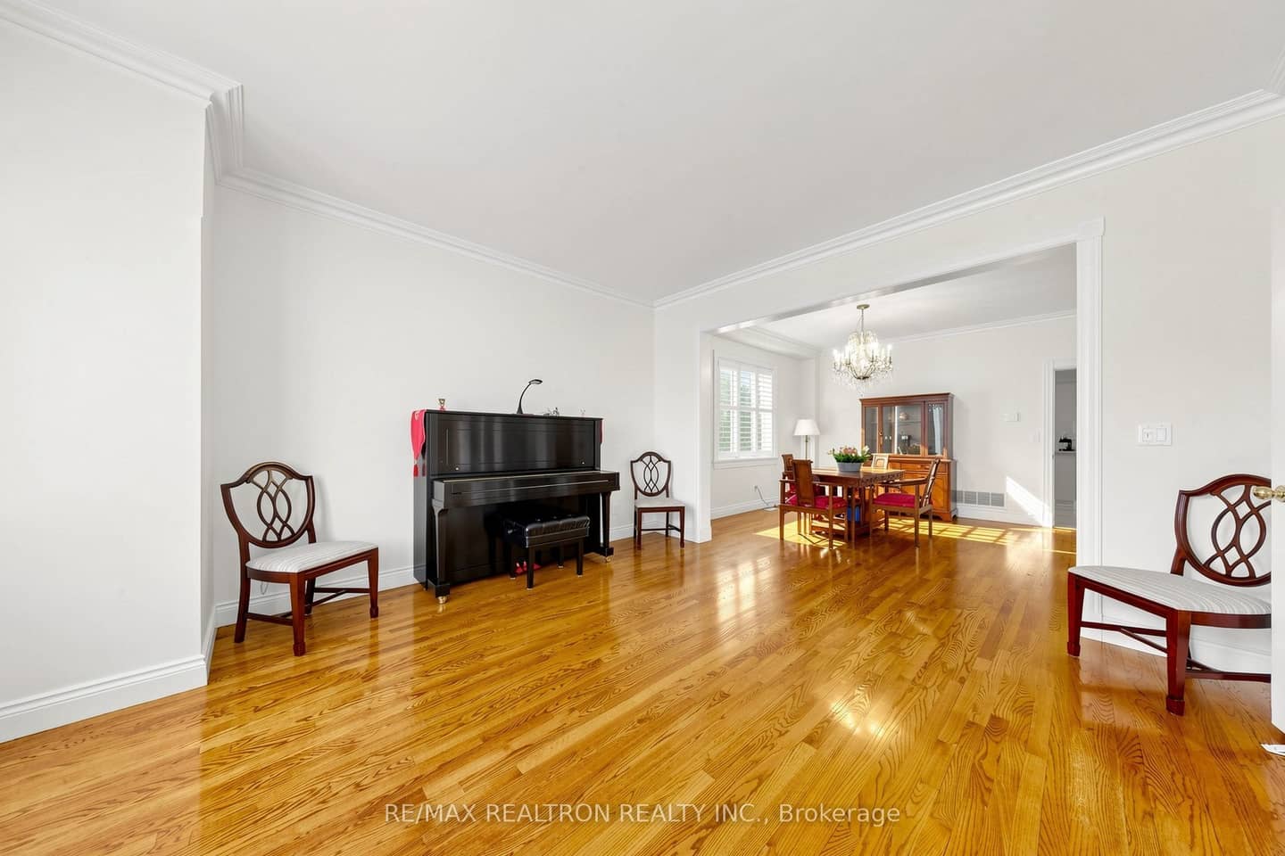 352 Deloraine Avenue, Toronto, ON M5M 2B6