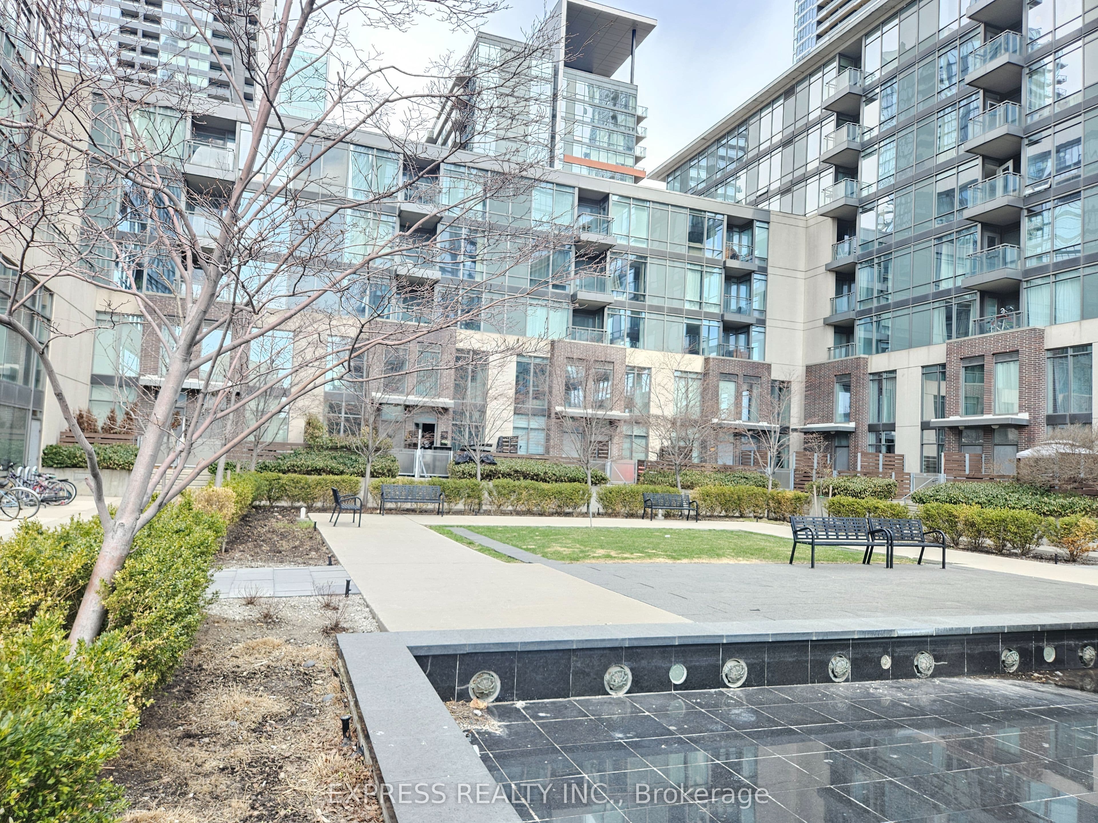 15 Fort York Boulevard 705, Toronto, ON M5V 3Y4