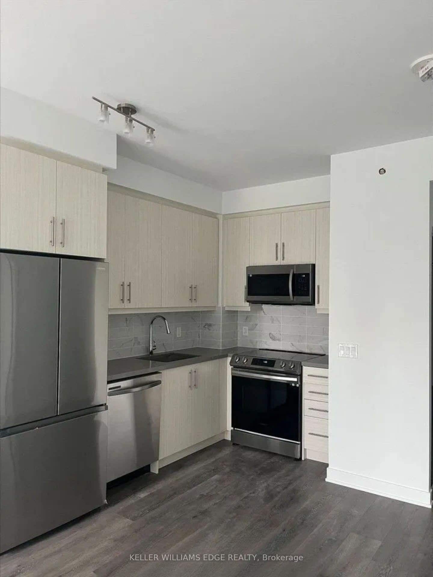 105 Oneida Crescent 401, Richmond Hill, ON L4B 0B1