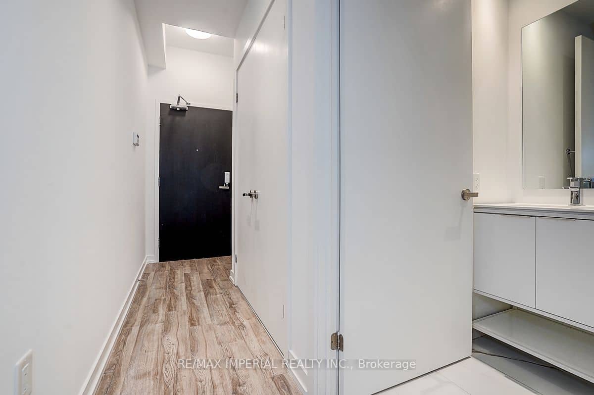 77 Shuter Street 710, Toronto, ON M5B 0B8