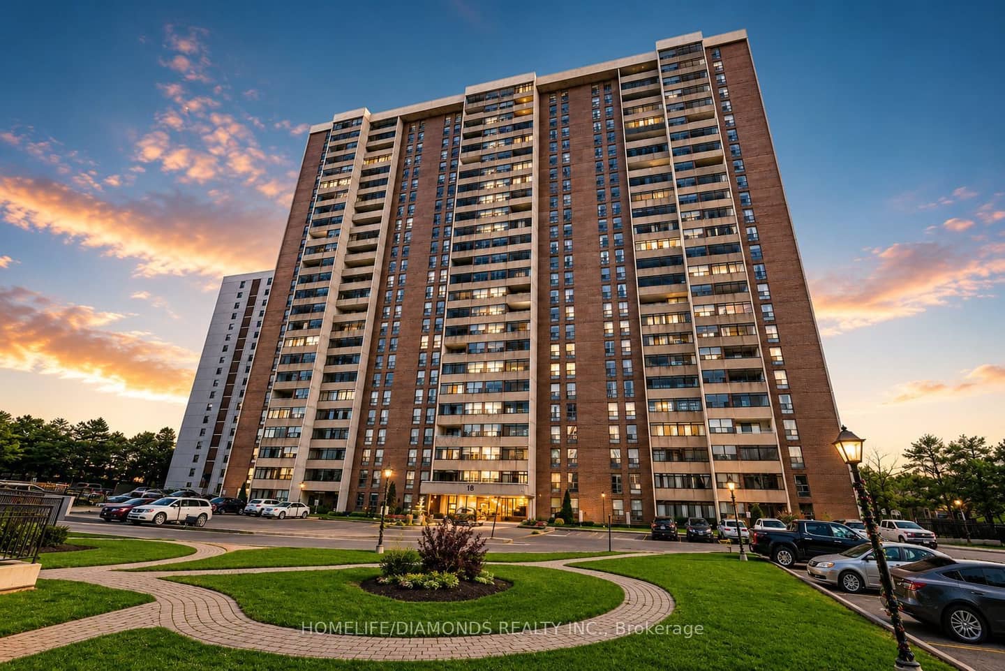 18 Knightsbridge Road 1411, Brampton, ON L6T 3X5