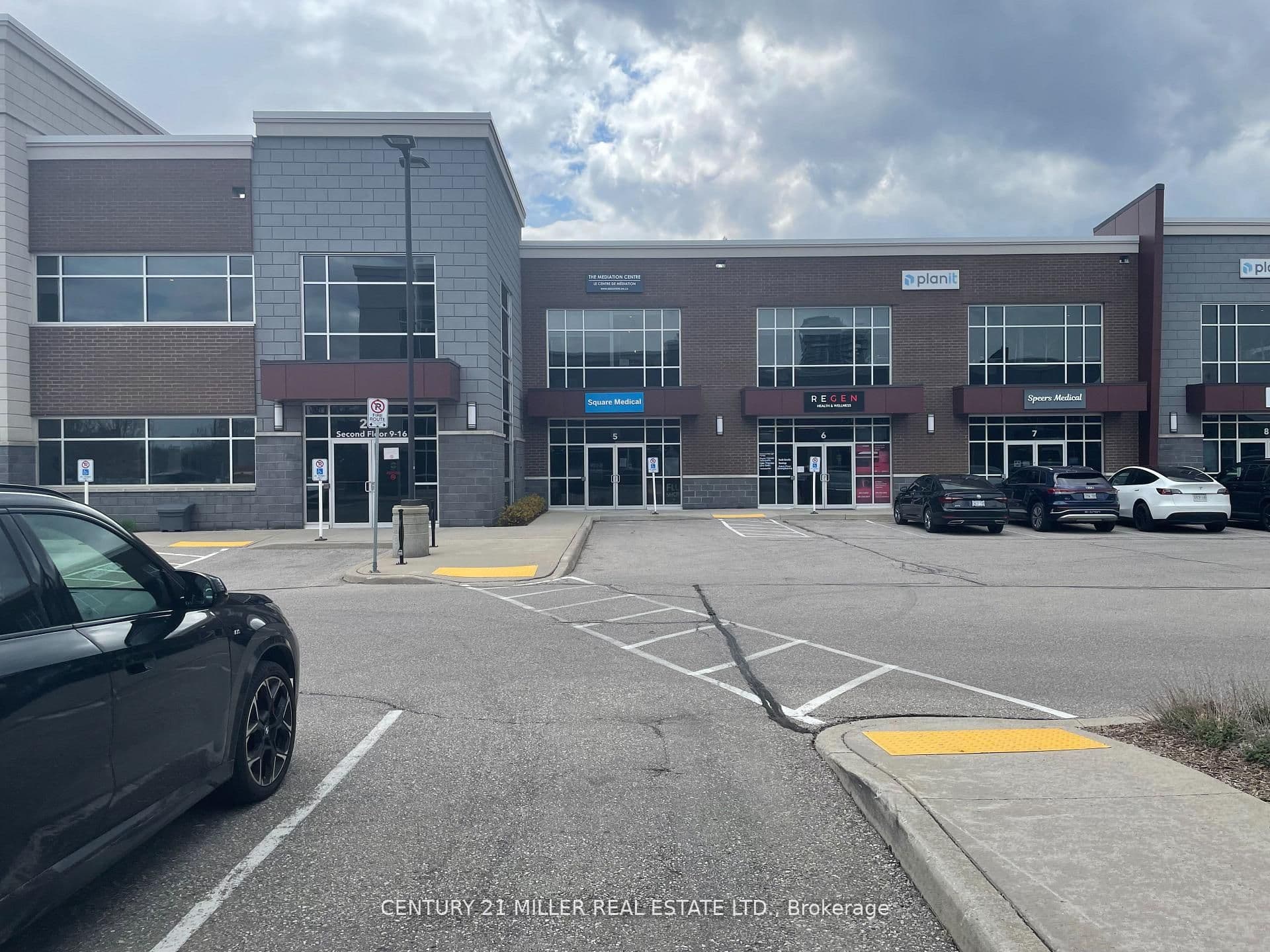 225 SPEERS Road 15 & 16, Oakville, ON L6K 0J4