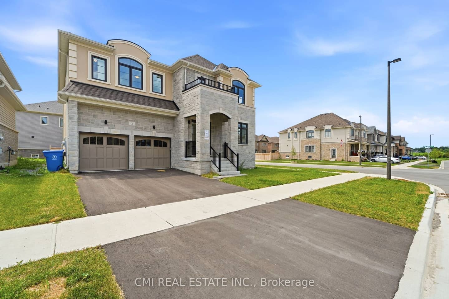 2 George Ellis Drive, Georgina, ON L4P 0S3