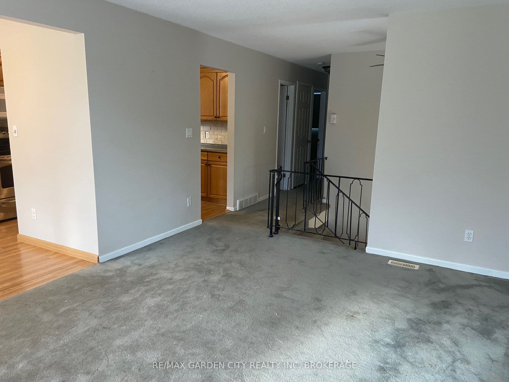 9 STONEGATE Drive Upper, St. Catharines, ON L2P 3K9