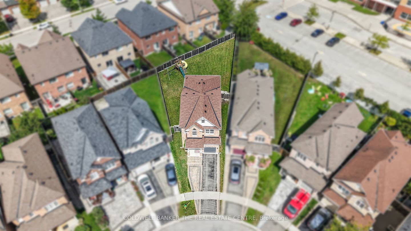 18 Herefordshire Crescent, Newmarket, ON L9N 0B7