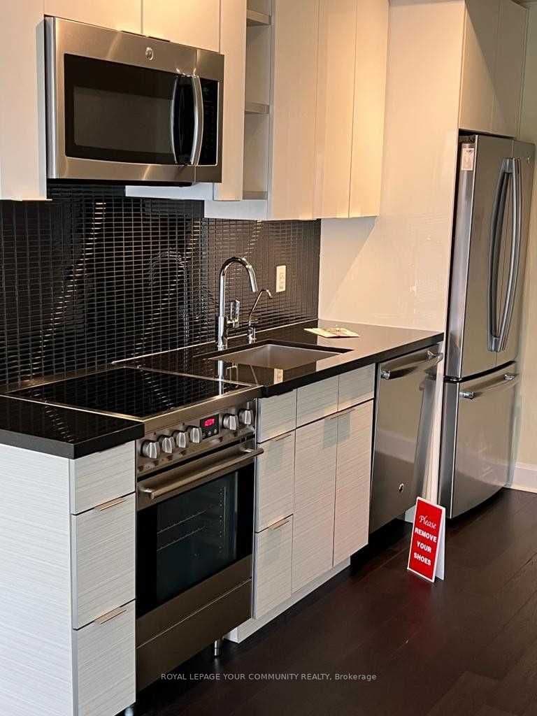 33 Shore Breeze Drive 3205, Toronto, ON M8V 1A1