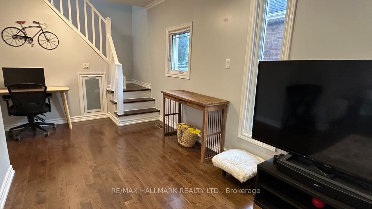 15 Daniels Street, Toronto, ON M8Y 1L6