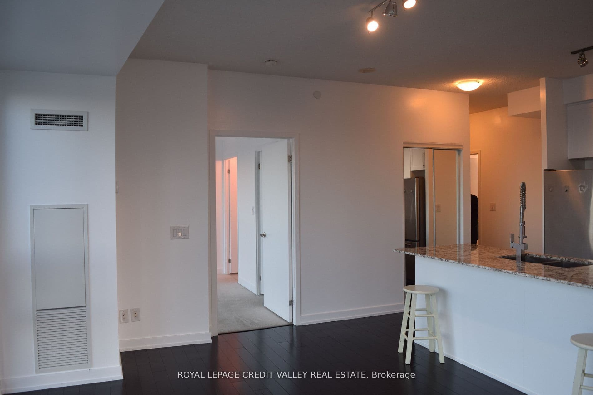 4011 Brickstone Mews 4205, Mississauga, ON L5B 0J7