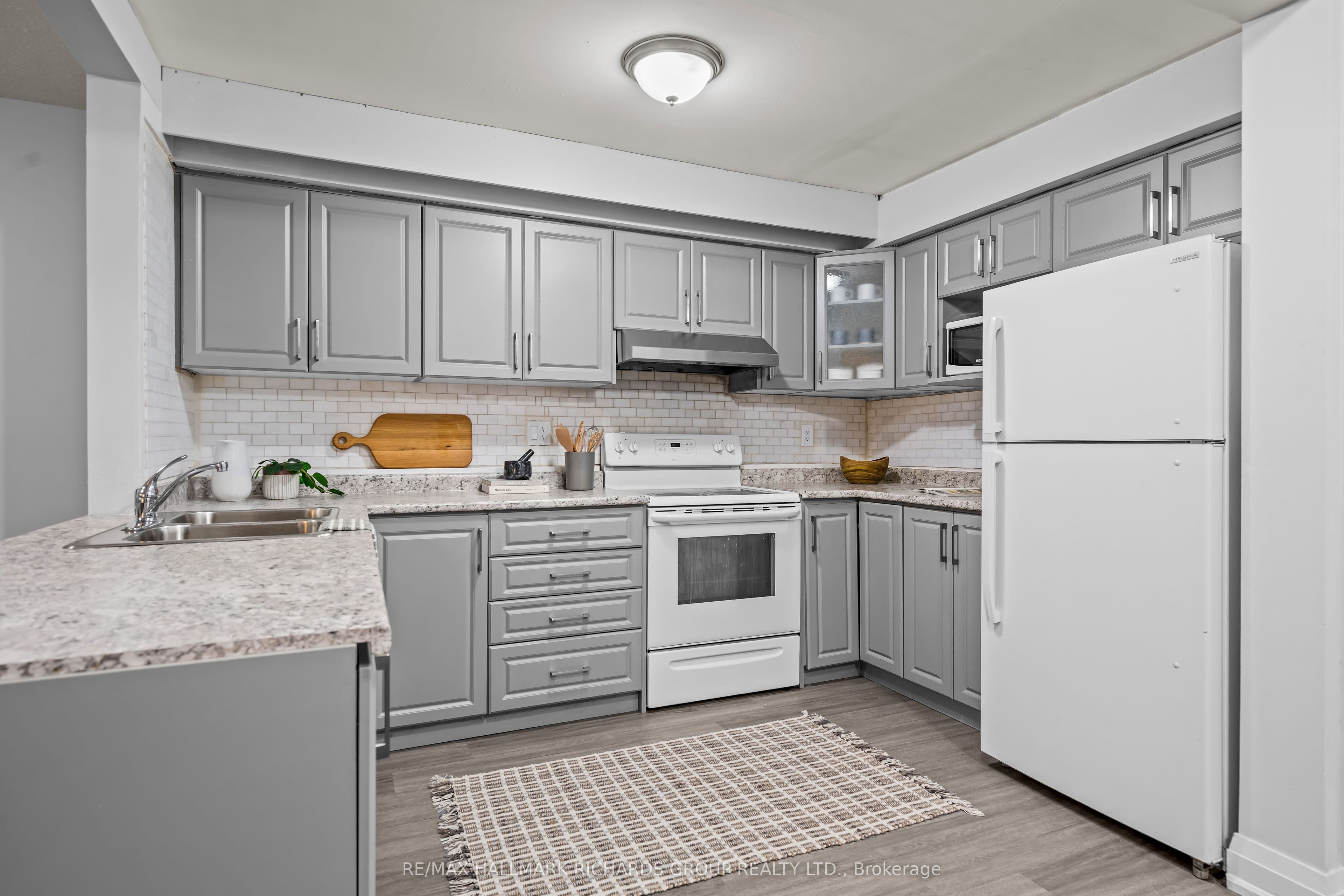 11 Livonia Place 18, Toronto, ON M1E 4W5