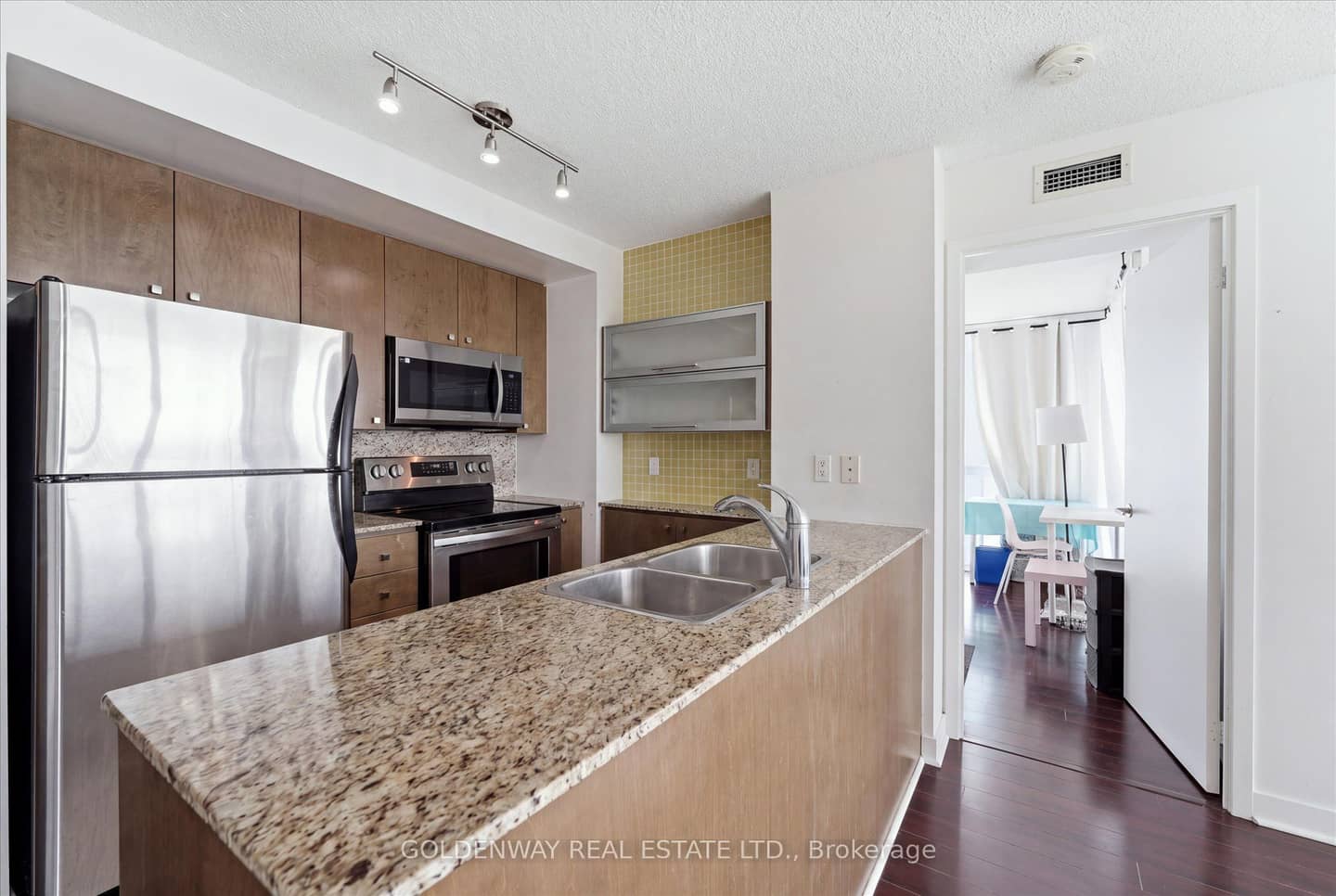 11 Brunel Court 5015, Toronto, ON M5V 3Y3