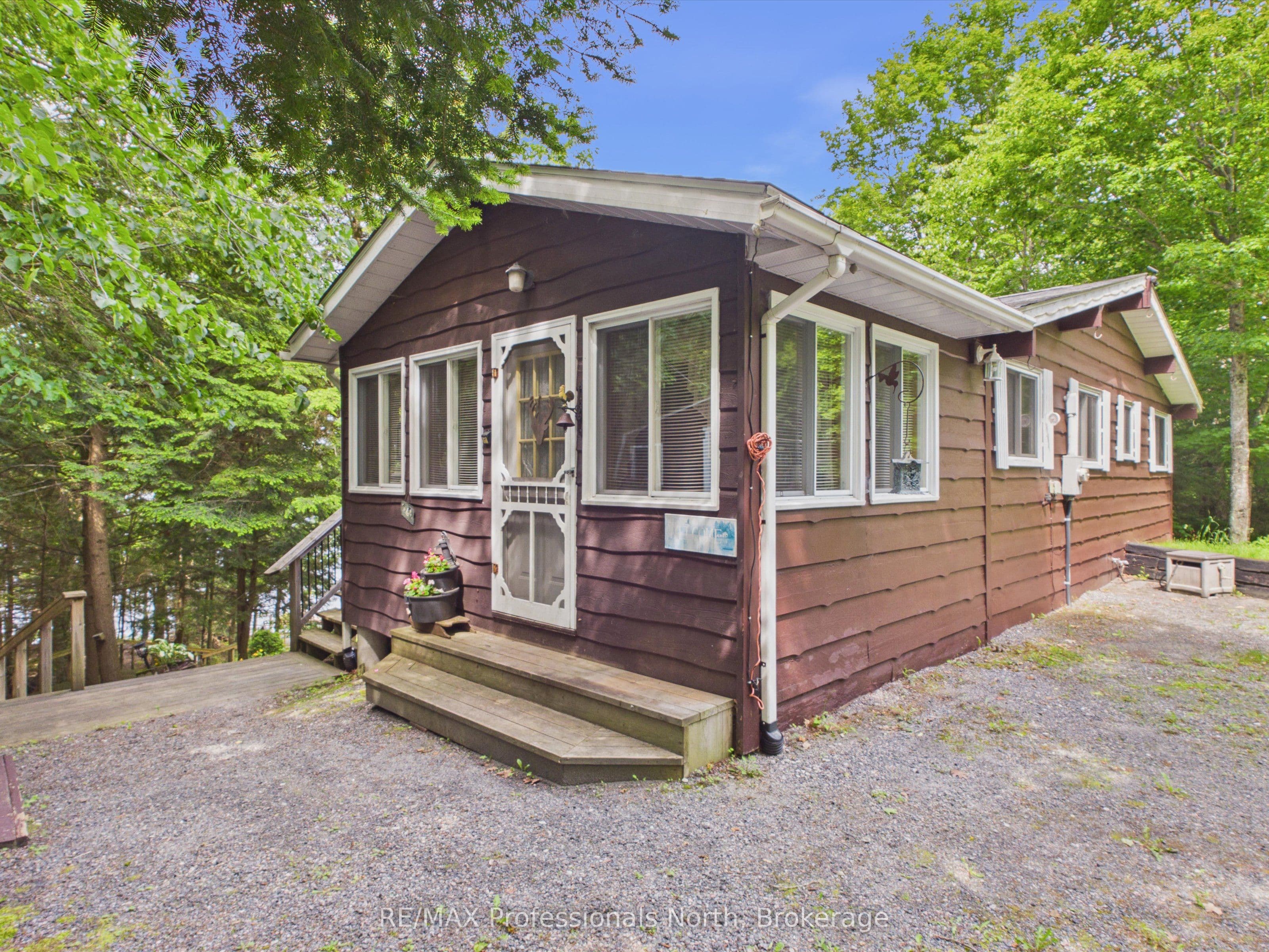 1007 Leech Lake Point Road, Bracebridge, ON P1L 1X3