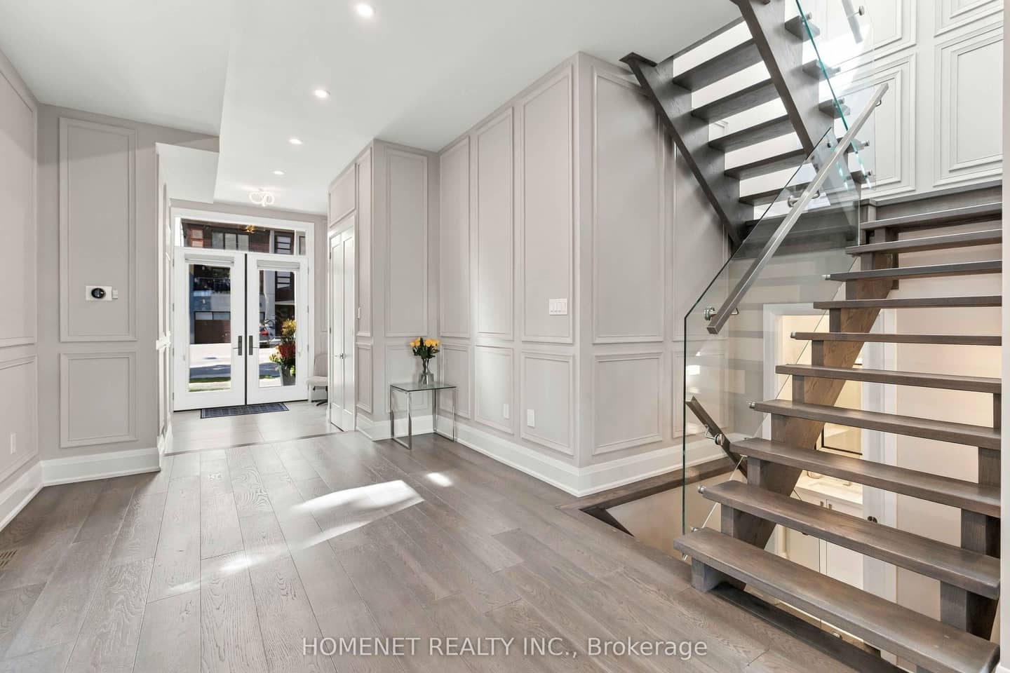 25A Tecumseth Avenue, Mississauga, ON L5G 1K5