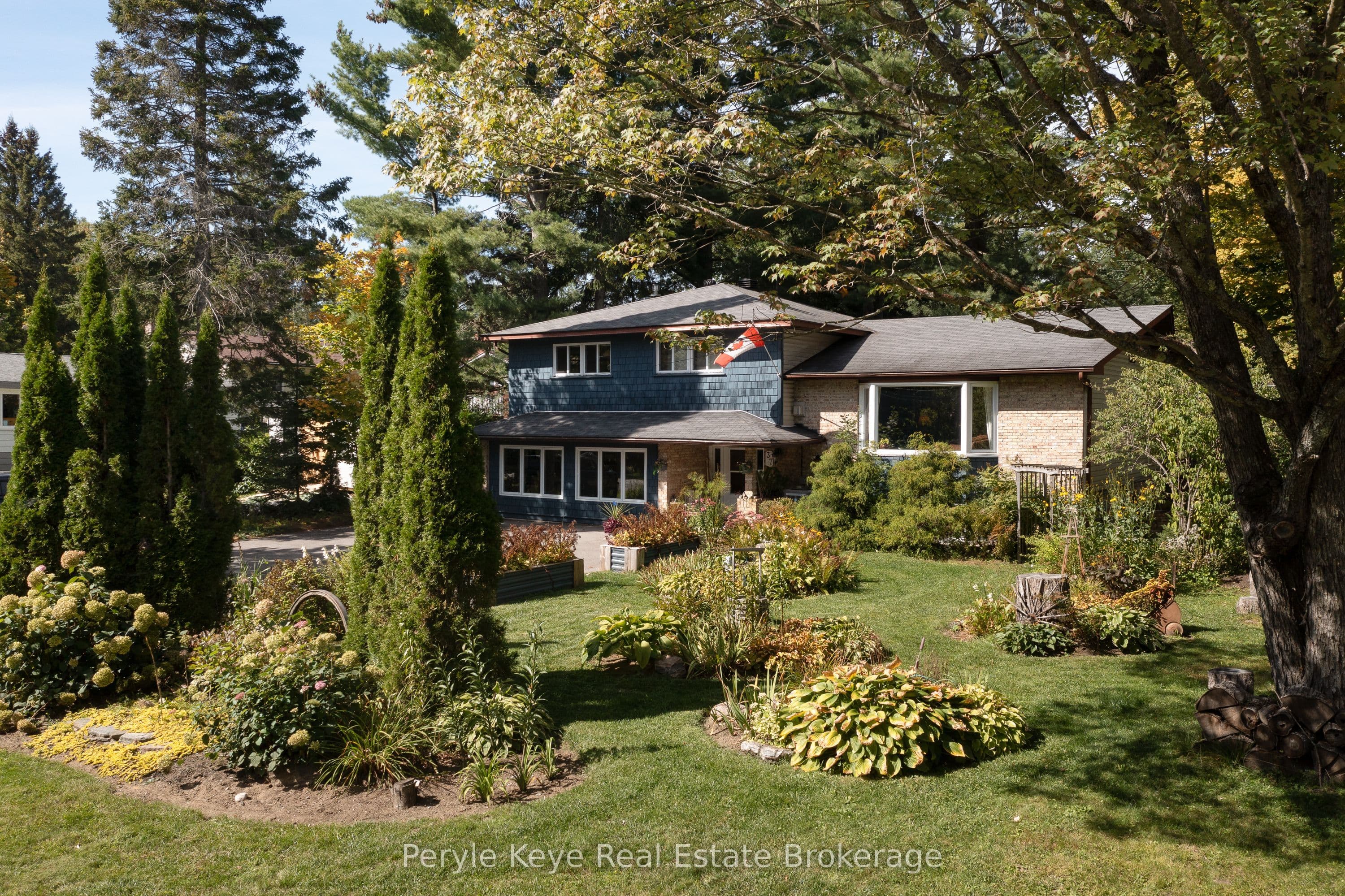37 Woodland Drive, Bracebridge, ON P1L 1M3