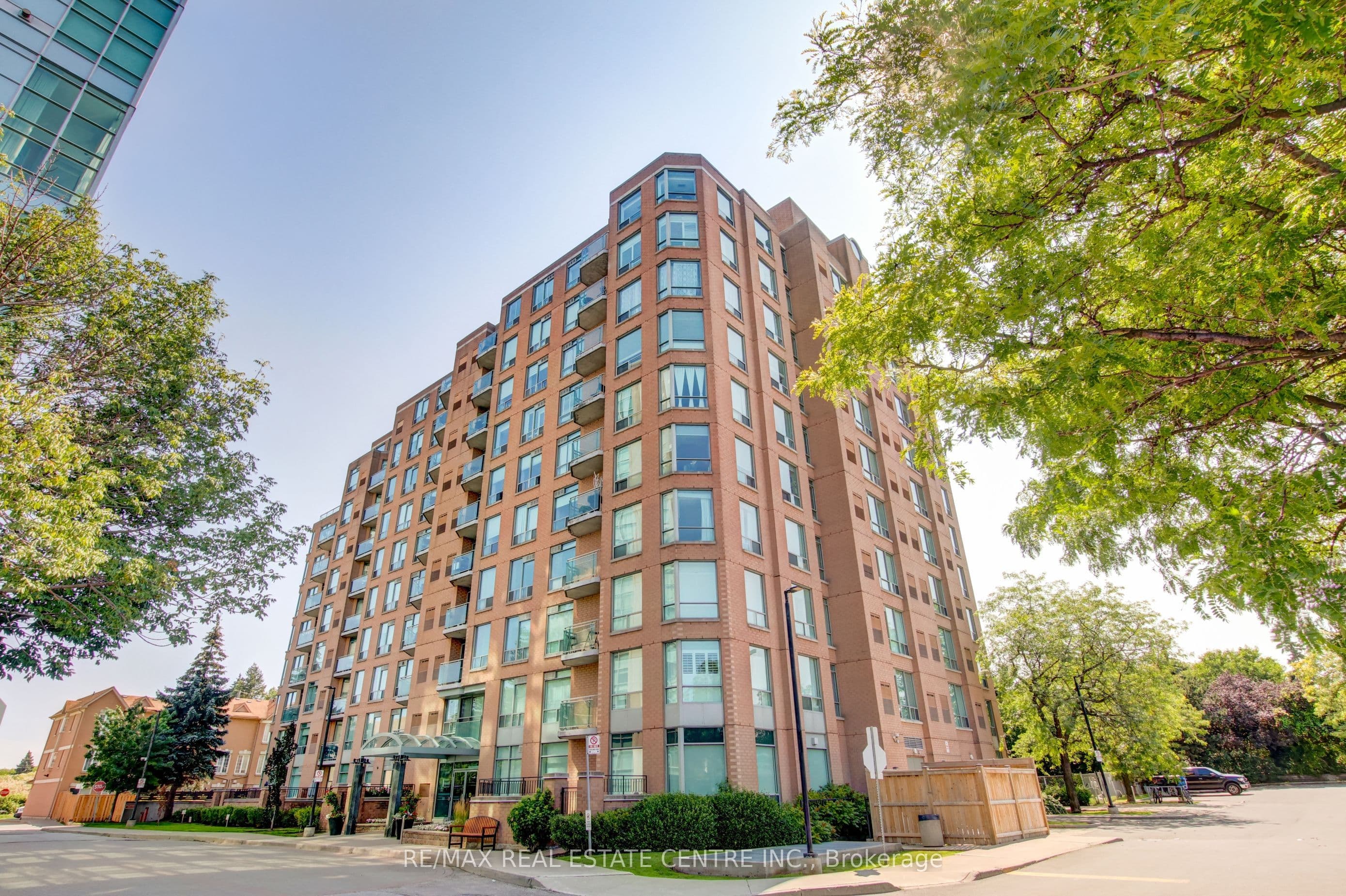 190 Manitoba Street 706, Toronto, ON M8Y 3Y8