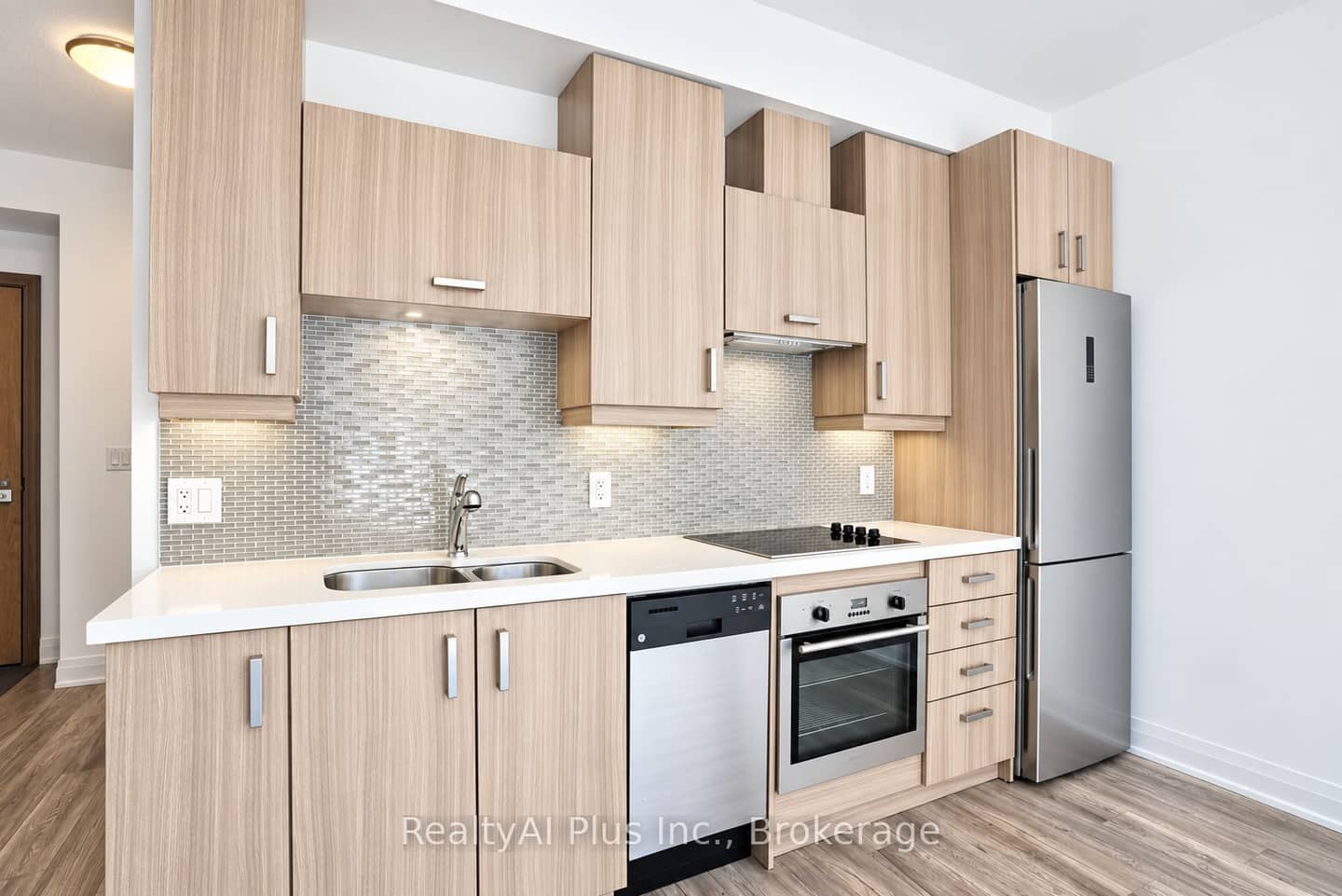 28 Uptown Drive 301, Markham, ON L3R 5M8