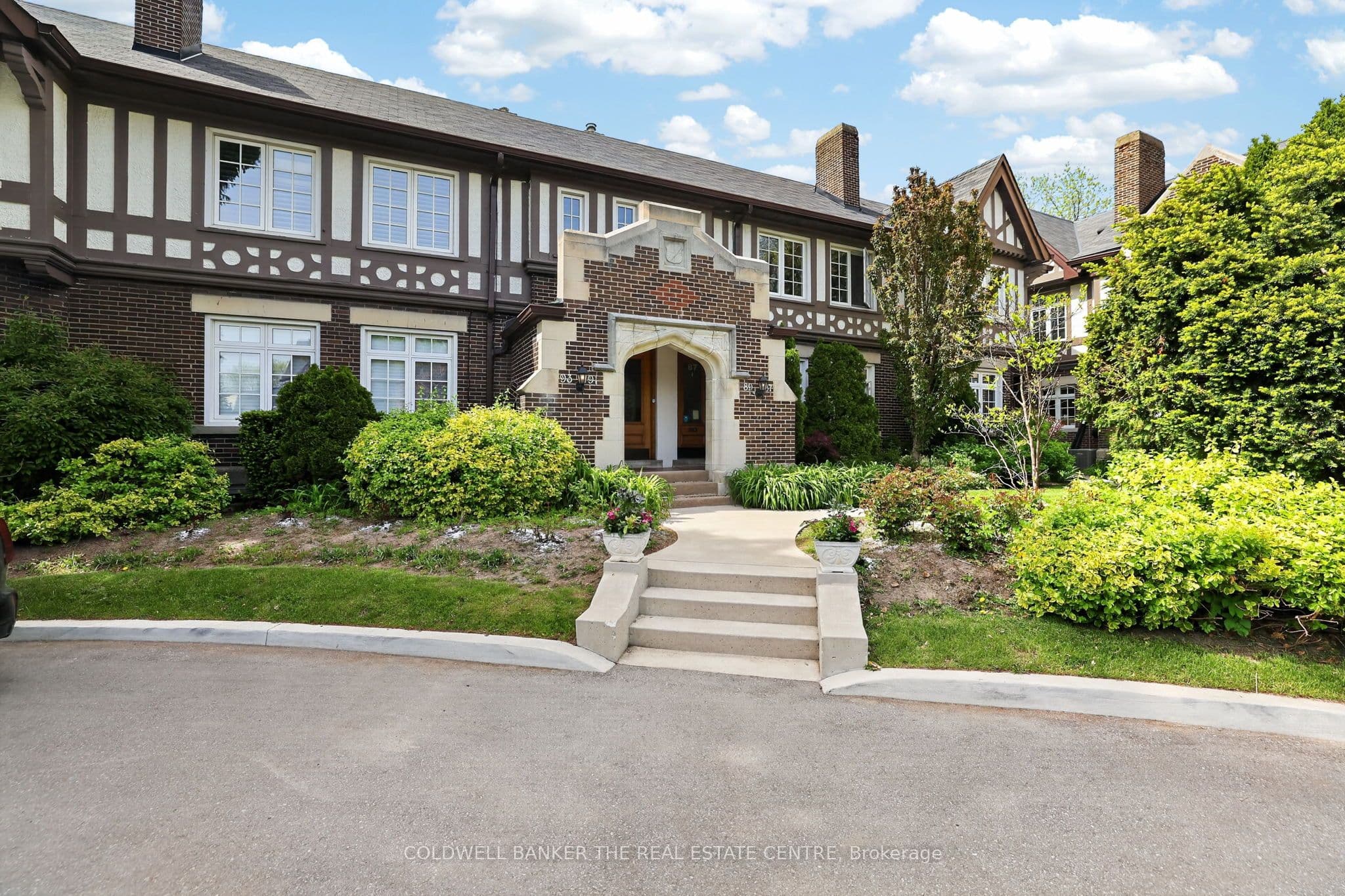 93B Douglas Crescent B, Toronto, ON M4W 2E6