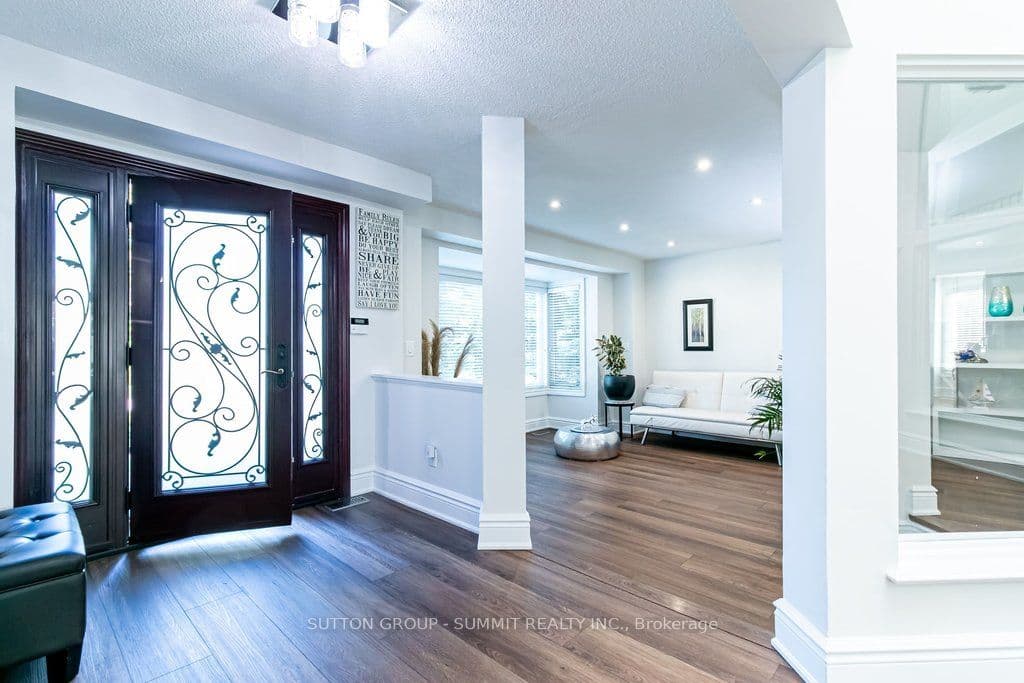 3739 St. Laurent Court, Mississauga, ON L5L 4T3