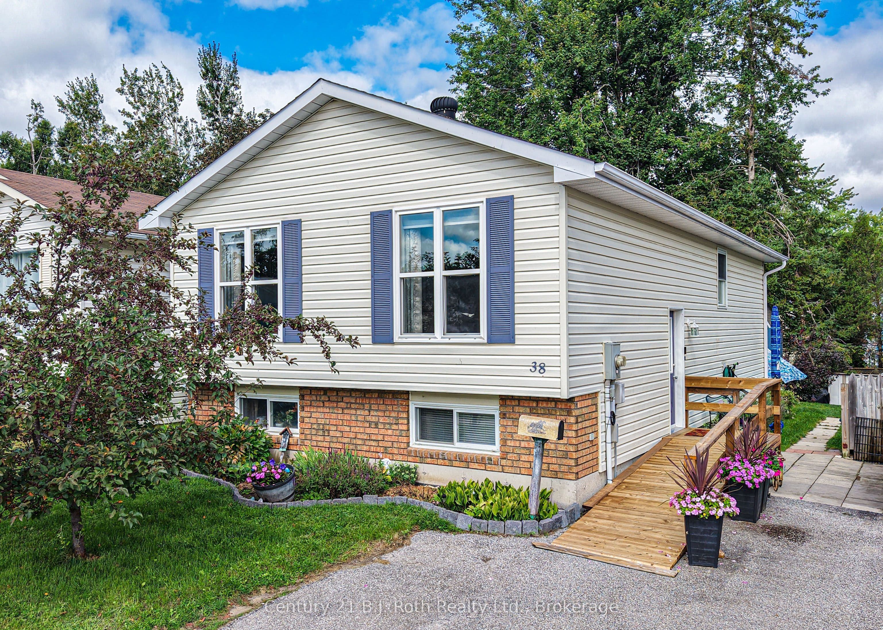 38 Louise Lane, Orillia, ON L3V 7W1