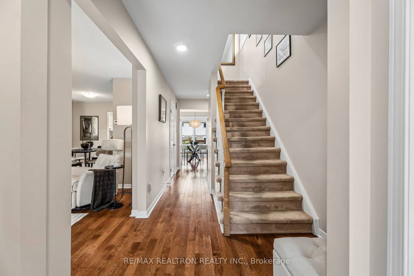 596 Brooks Howard Court, Newmarket, ON L3Y 6V1