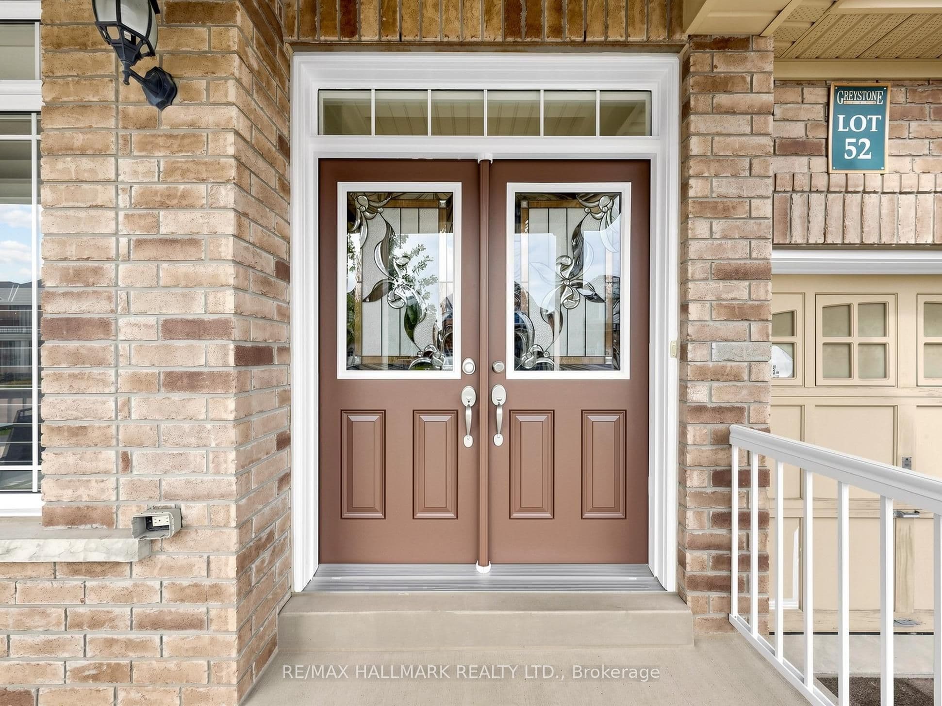 16 Mercury Avenue, Georgina, ON L4P 0H1