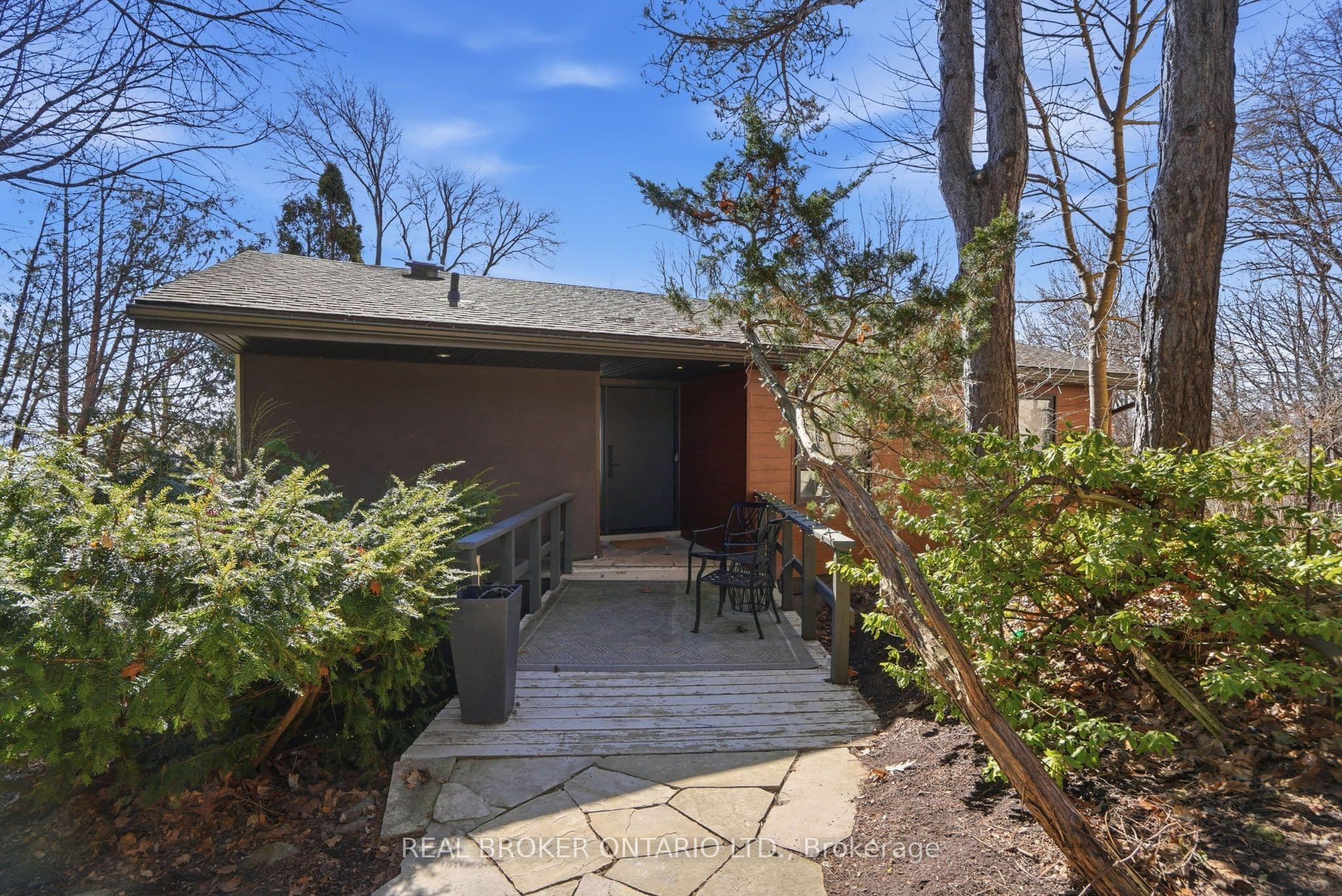 868 Danforth Place, Burlington, ON L7T 1S2