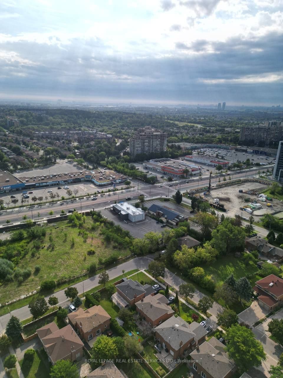 9712 Yonge Street E, Richmond Hill, ON L4C 1V9