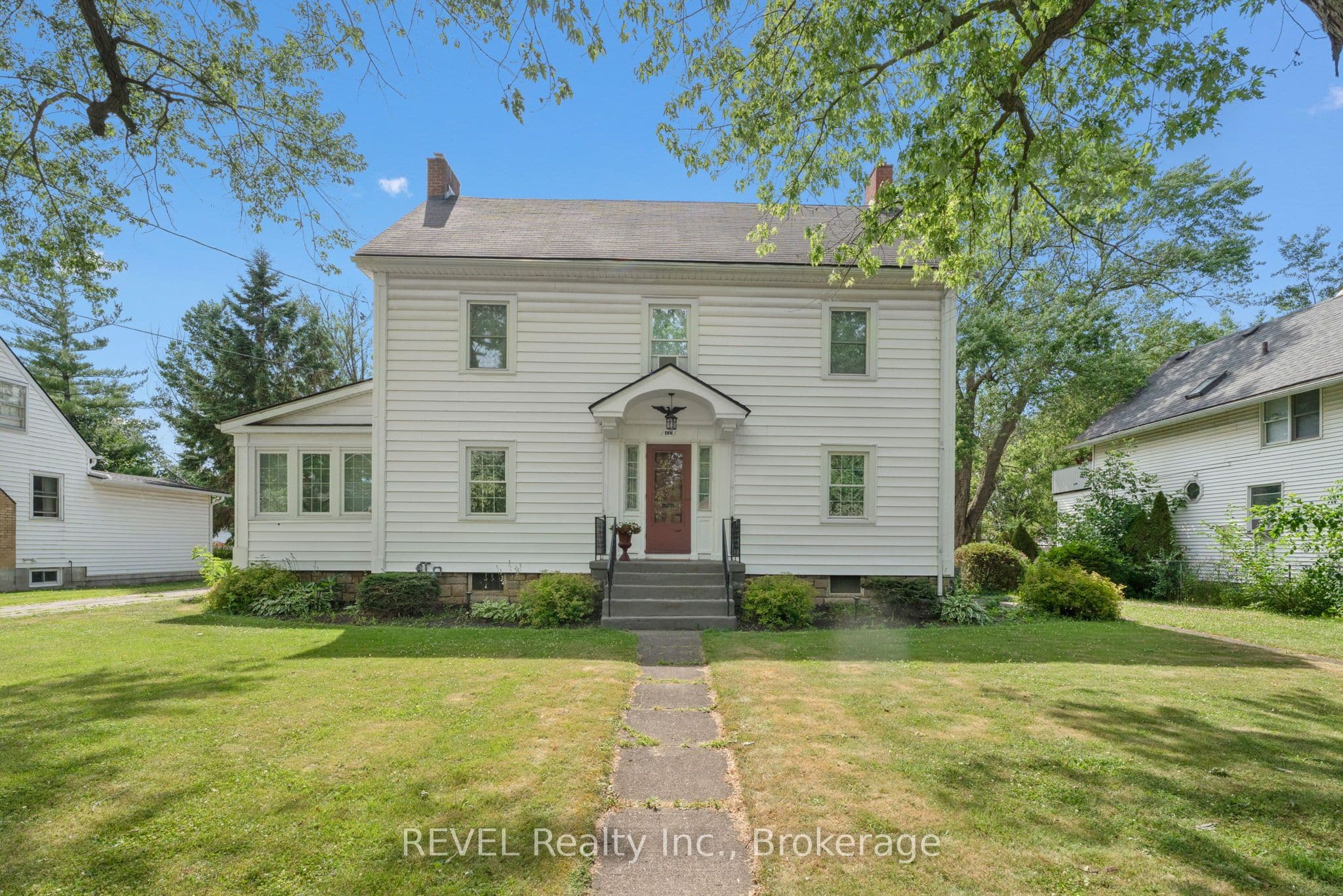 166 North Street N, Fort Erie, ON L2A 3R7