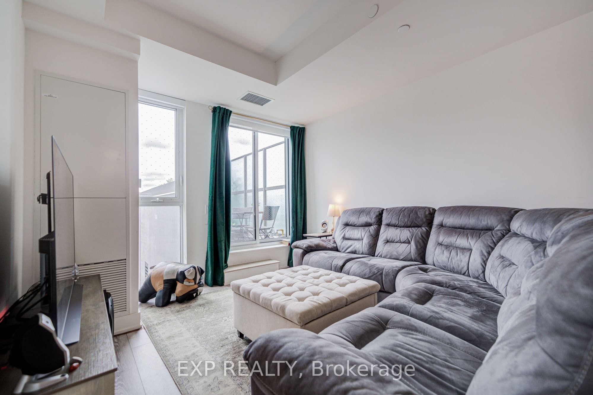 1285 Queen Street E 211, Toronto, ON M4L 1C2