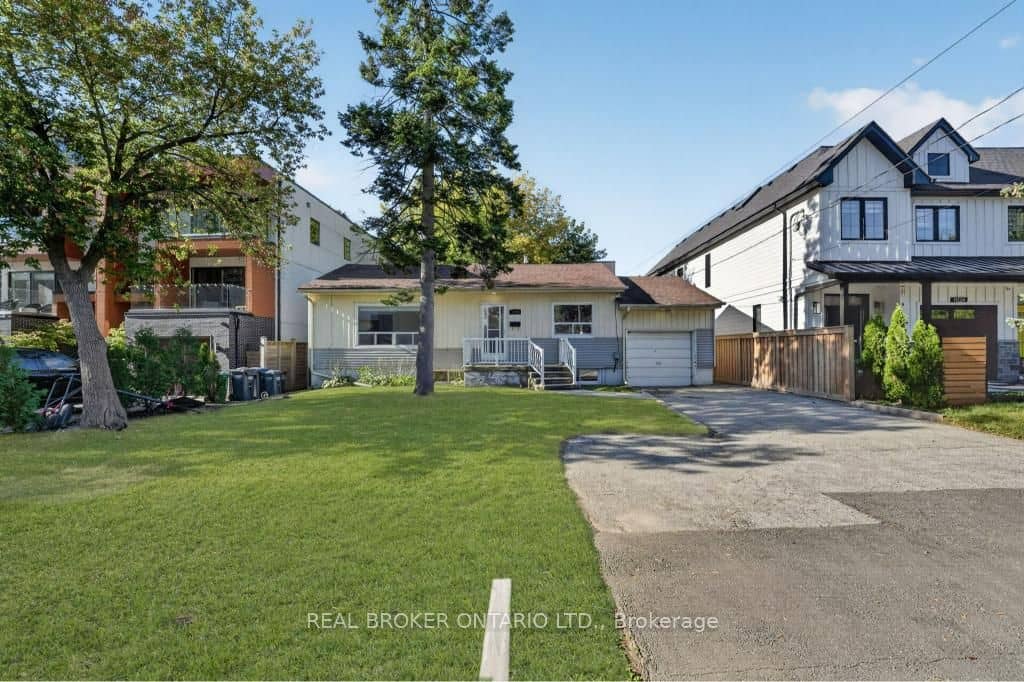 1024 Roosevelt Road, Mississauga, ON L5G 3Y8