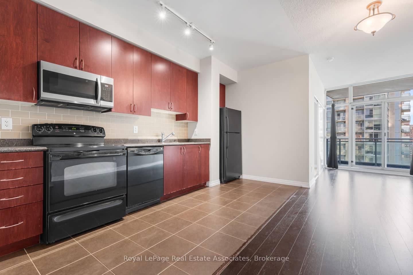 223 Webb Drive 1709, Mississauga, ON L5B 0E8