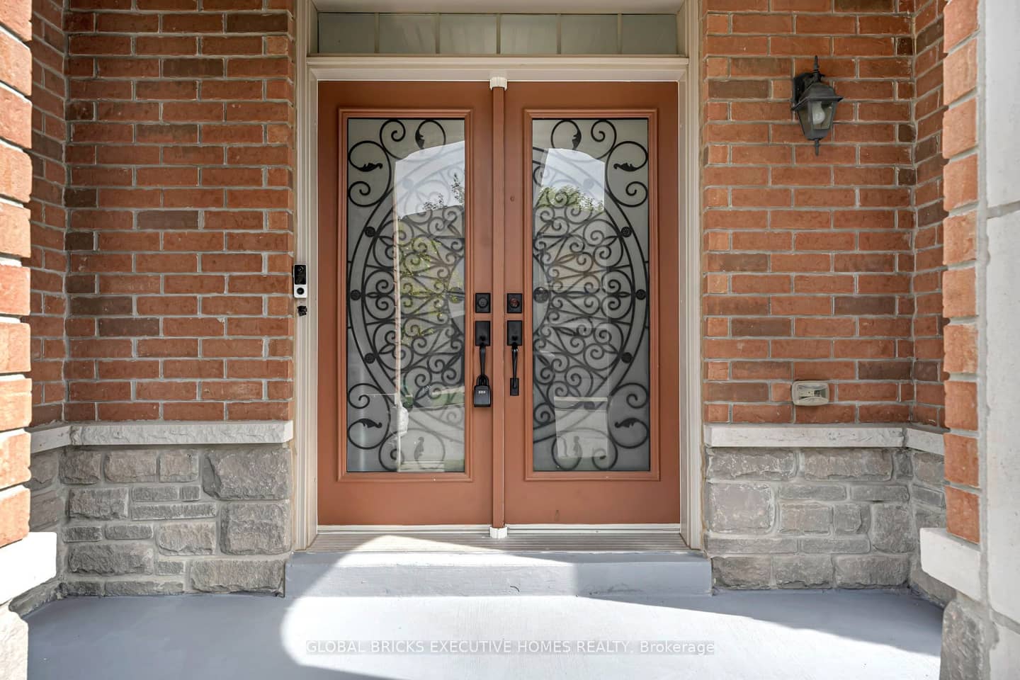 1534 Scenic Lane Drive, Pickering, ON L1X 0B4