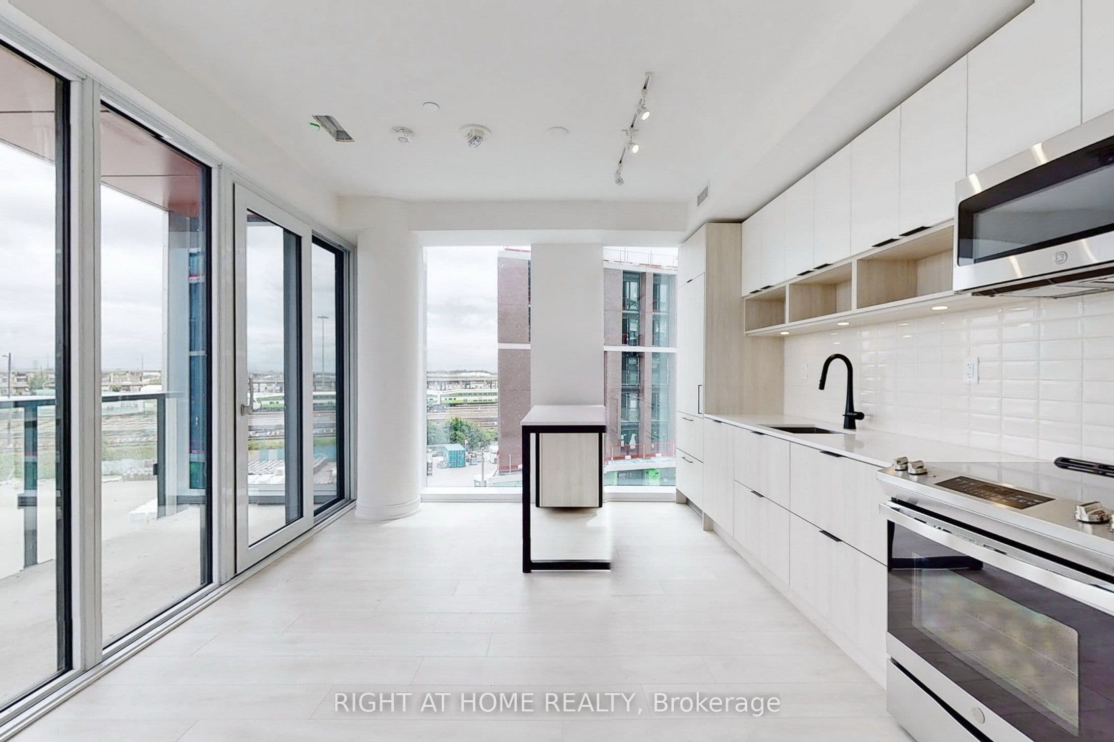 180 Mill Street S546, Toronto, ON M5A 0V6