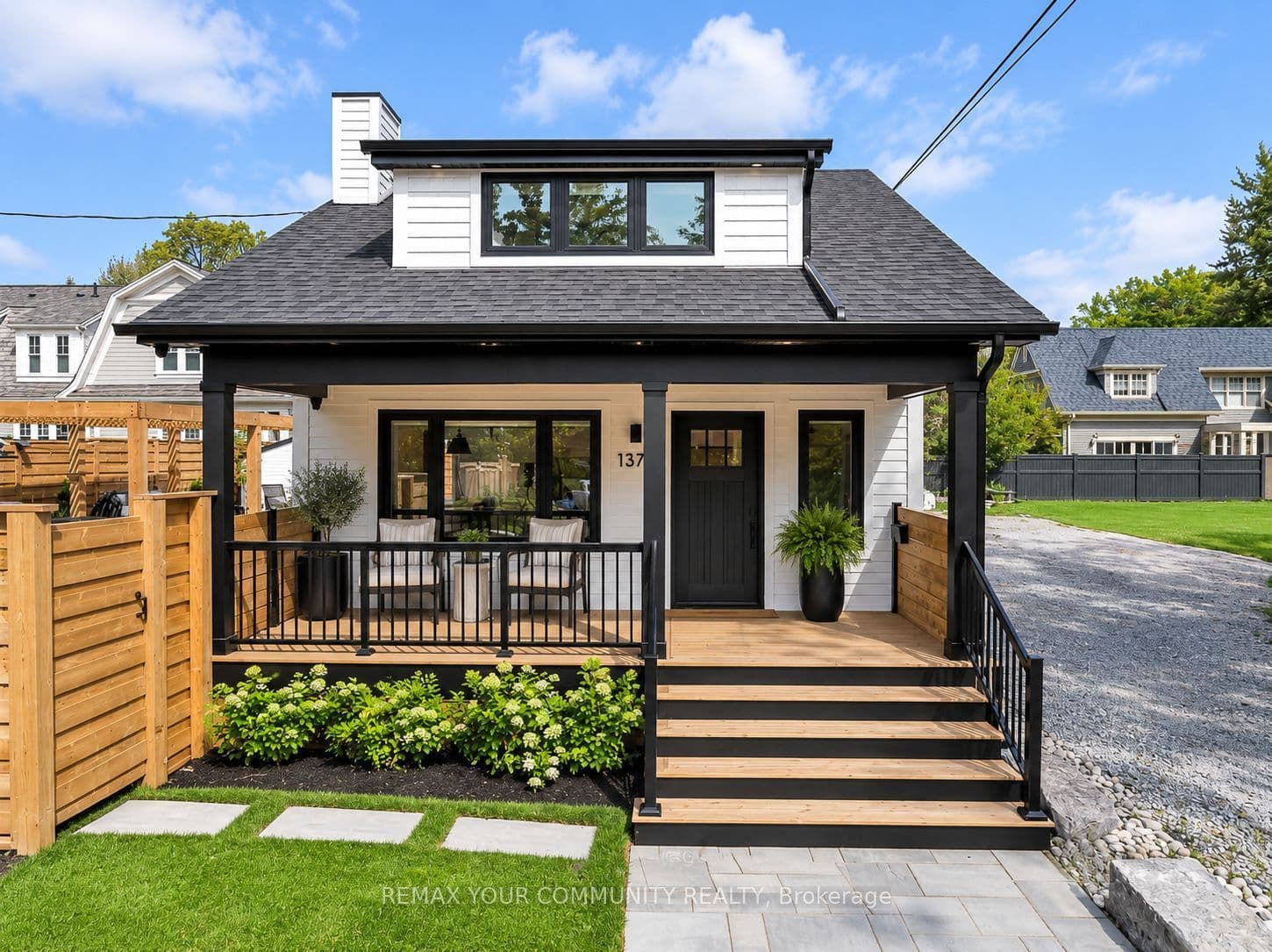 1379 Caroline Street, Burlington, ON L7S 1H5