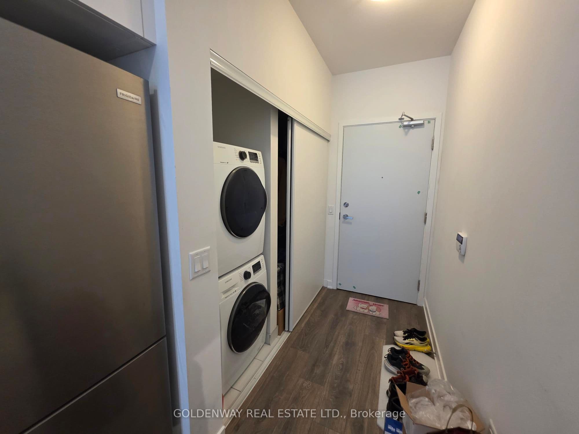 195 Redpath Avenue PH15, Toronto, ON M4P 0E4