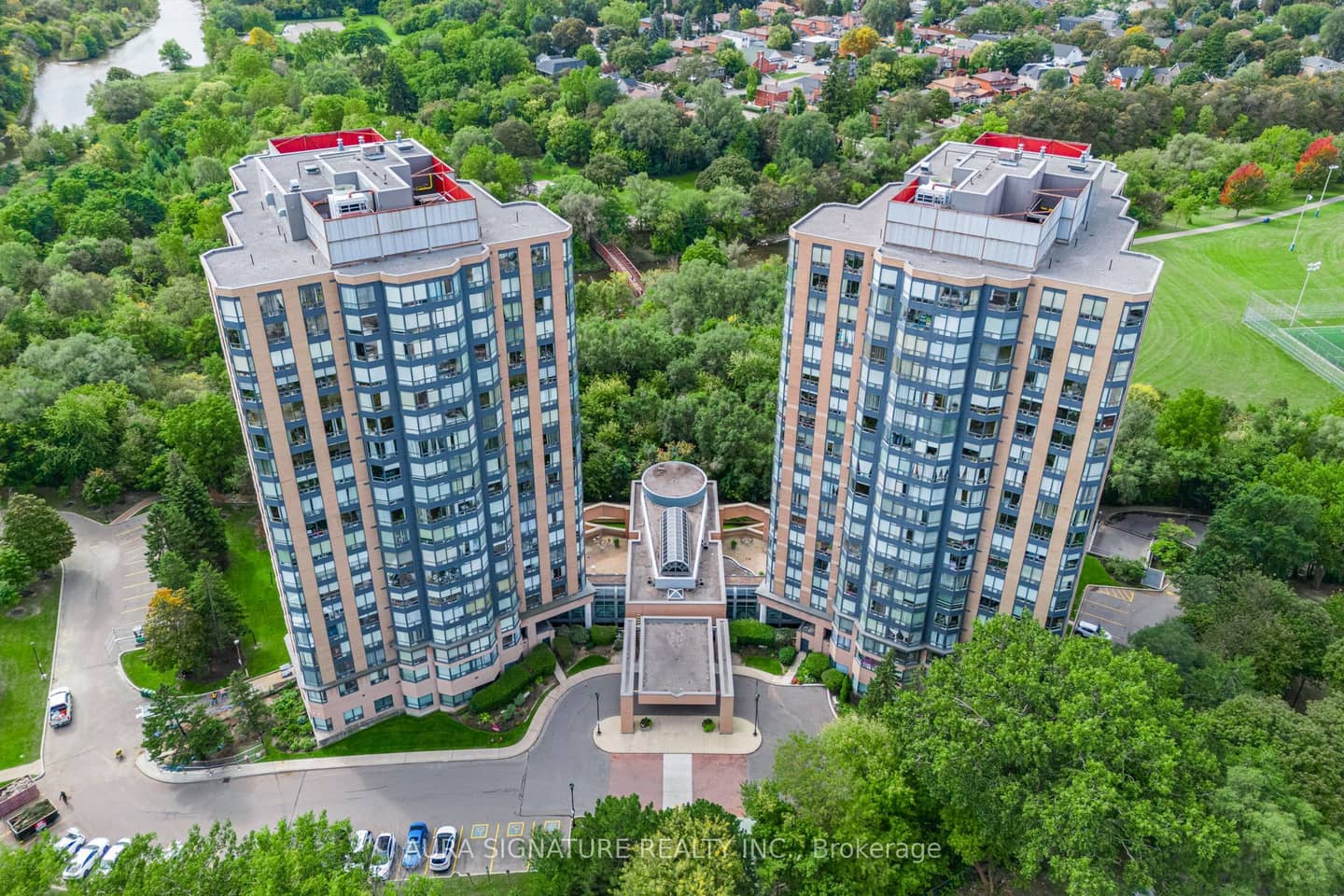 3 Hickory Tree Road 1010, Toronto, ON M9N 3W5