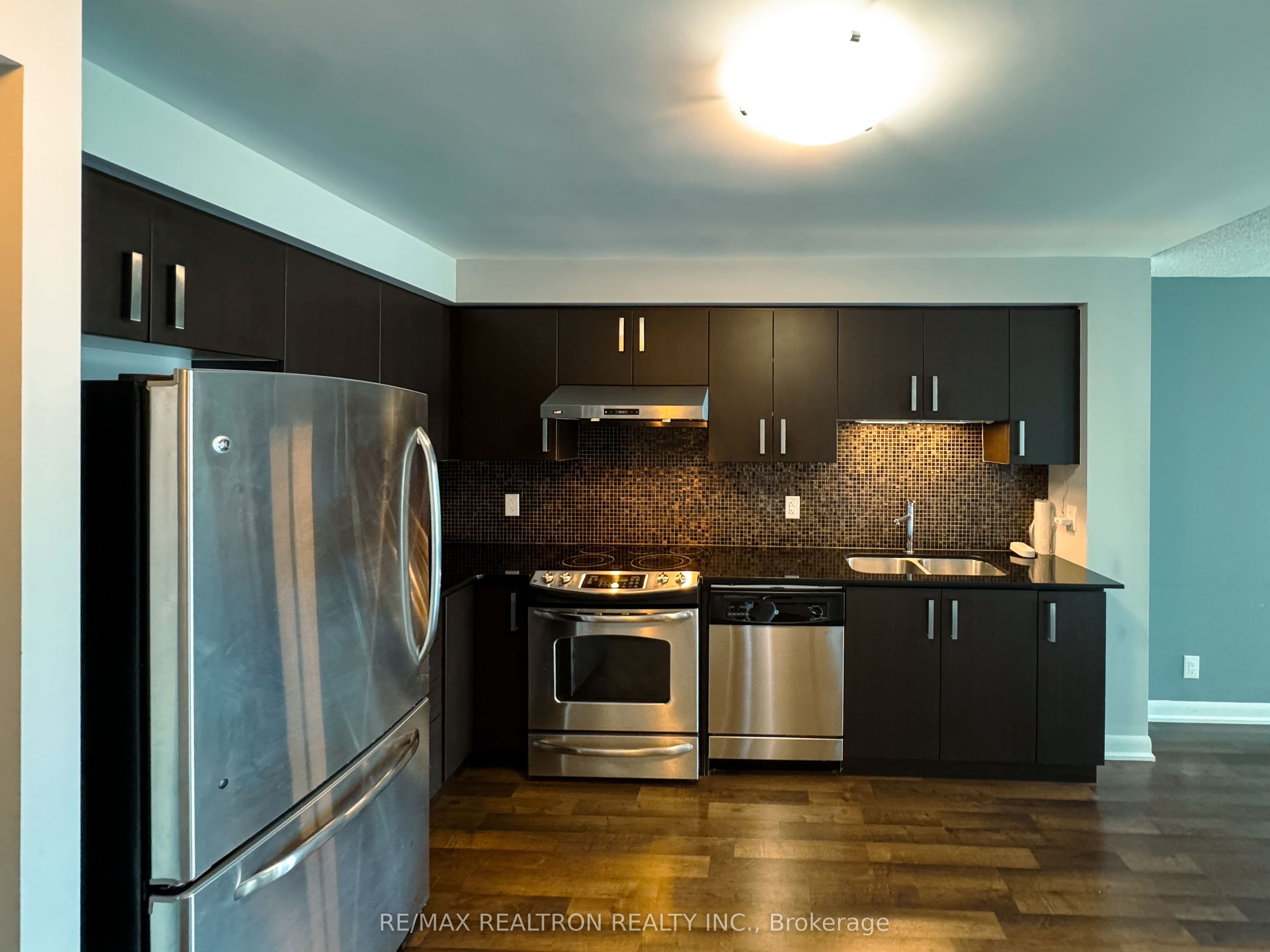 17 Anndale Drive 1103, Toronto, ON M2N 2W7