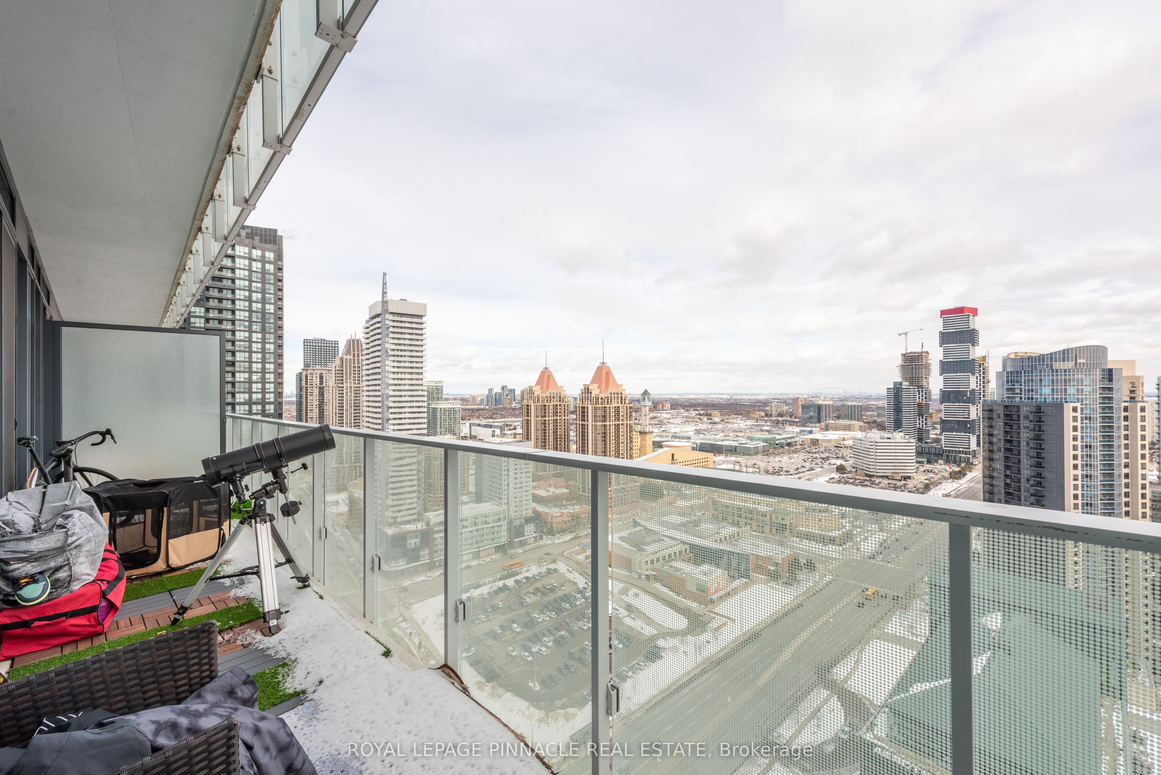 3900 Confederation Parkway 2802, Mississauga, ON L5B 0K7