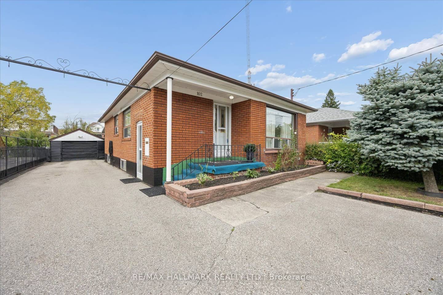 102 Cleta Drive, Toronto, ON M1K 3G7