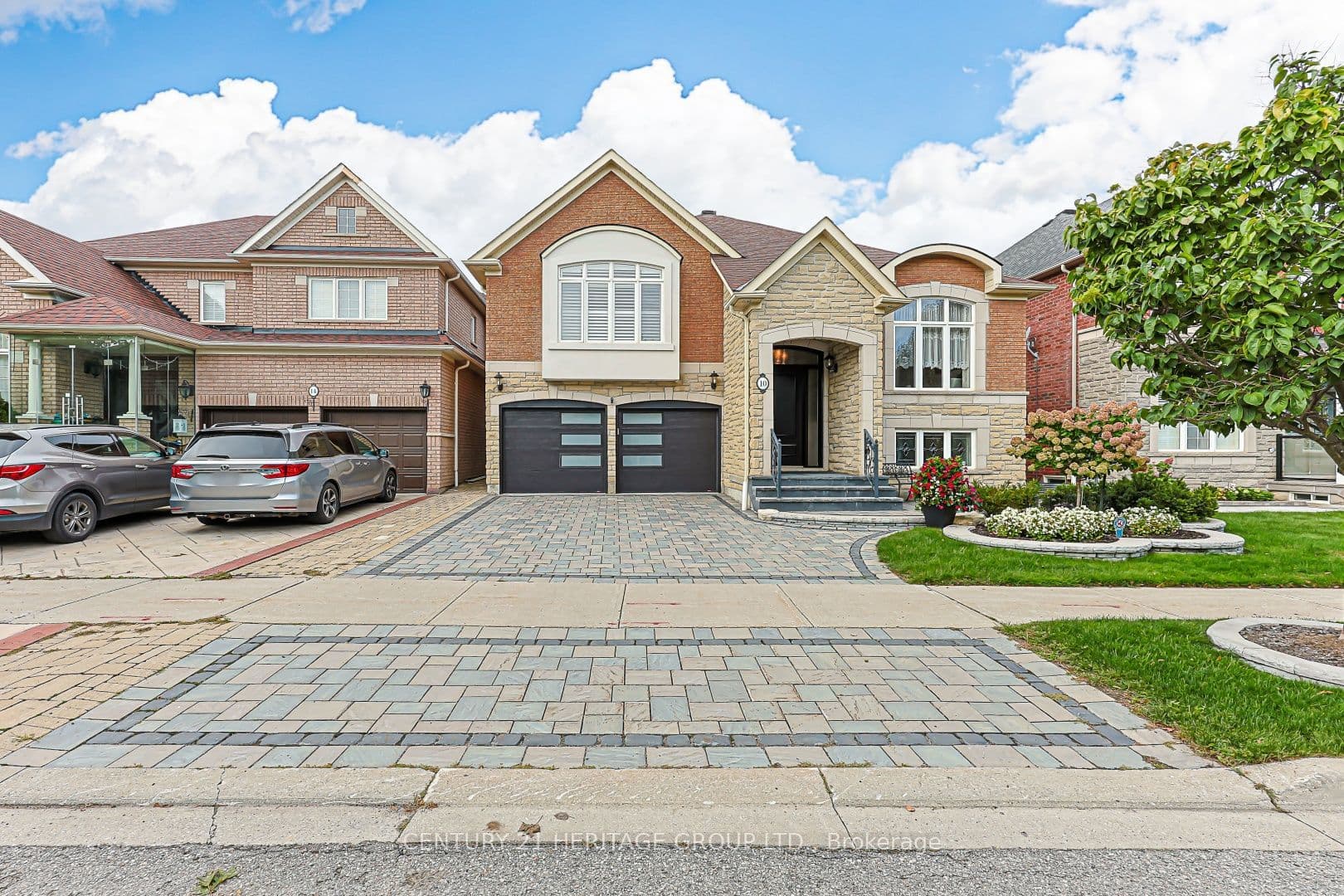 10 Weslock Crescent W, Aurora, ON L4G 7Y9