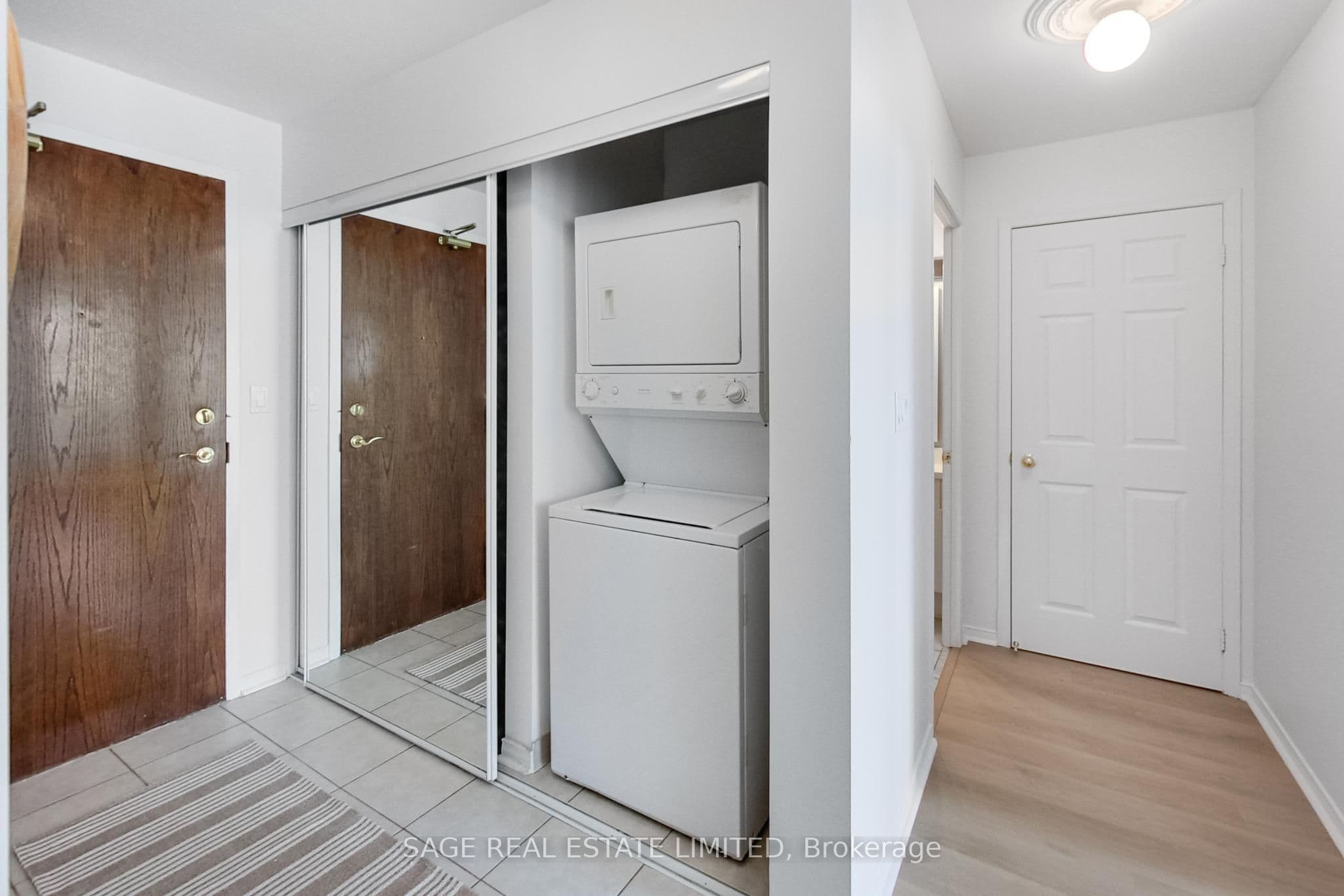 9 Michael Power Place 1206, Toronto, ON M9A 0A5