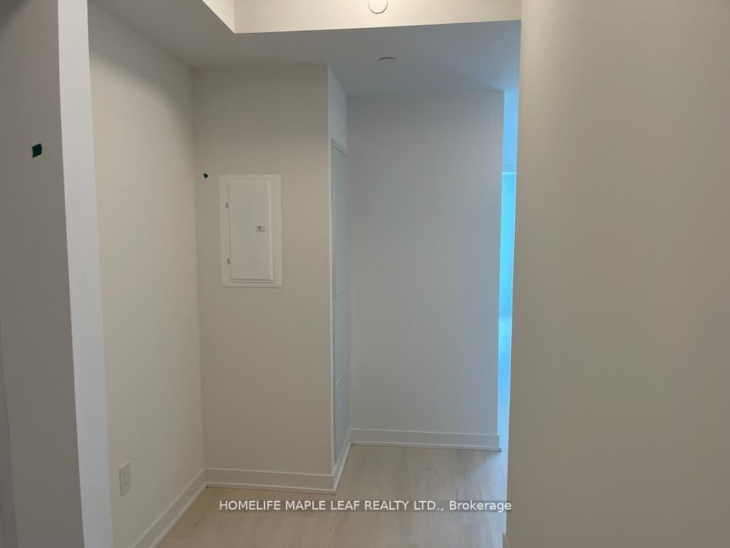 3900 Confederation Parkway 3902, Mississauga, ON L5B 0M3
