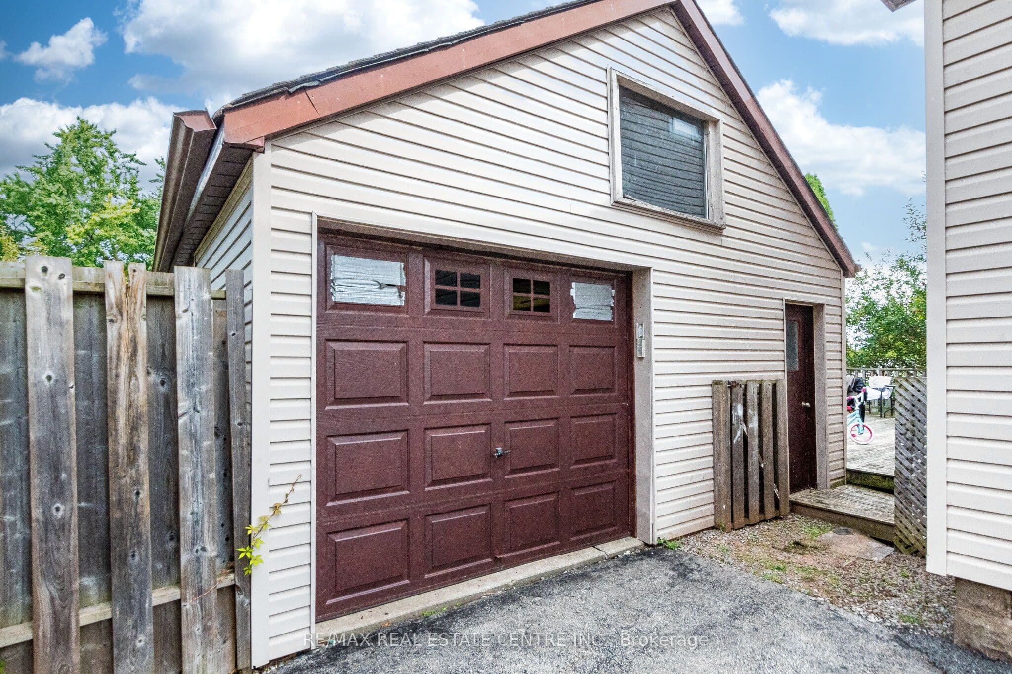 1423 Sixth Line, Oakville, ON L6H 1X6