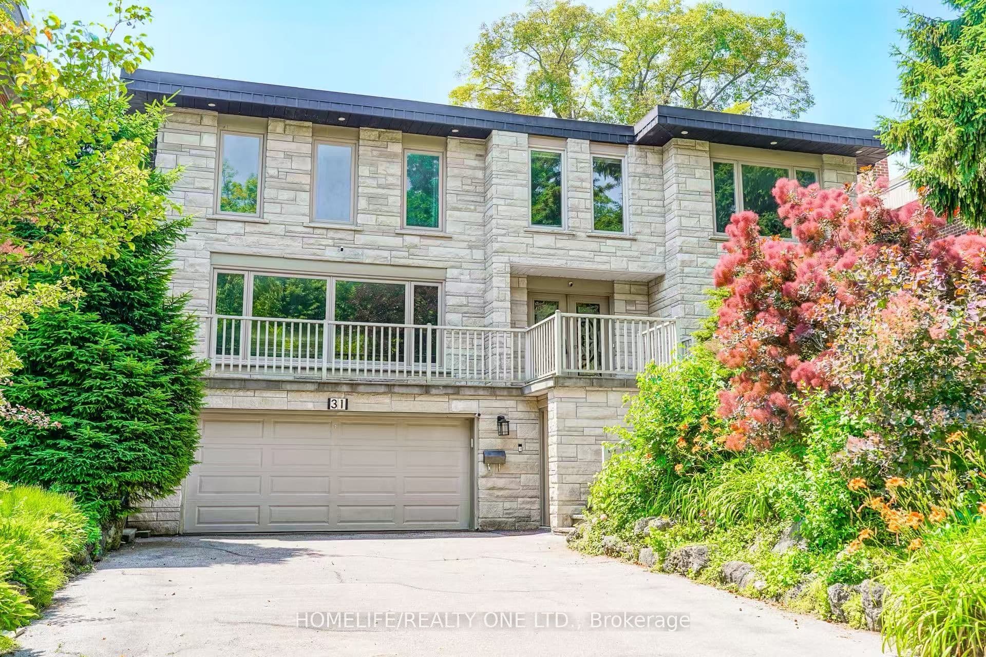 31 Bearwood Drive, Toronto, ON M9A 4G5