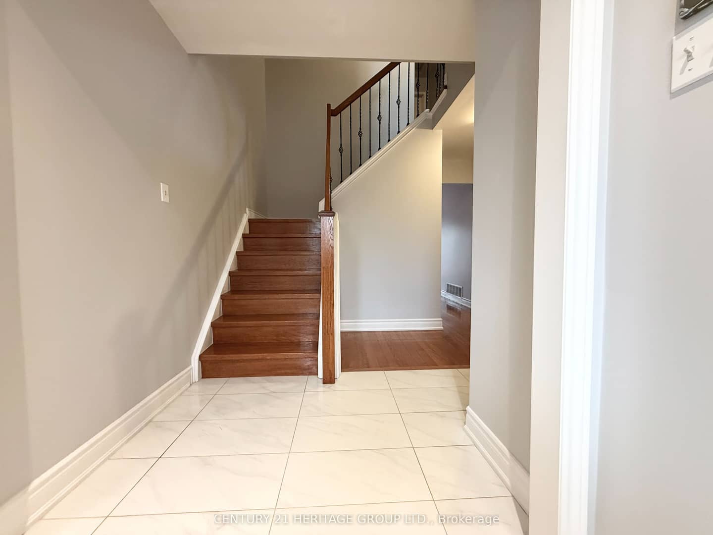 9 Corona Gate, Brampton, ON L6Y 3N4