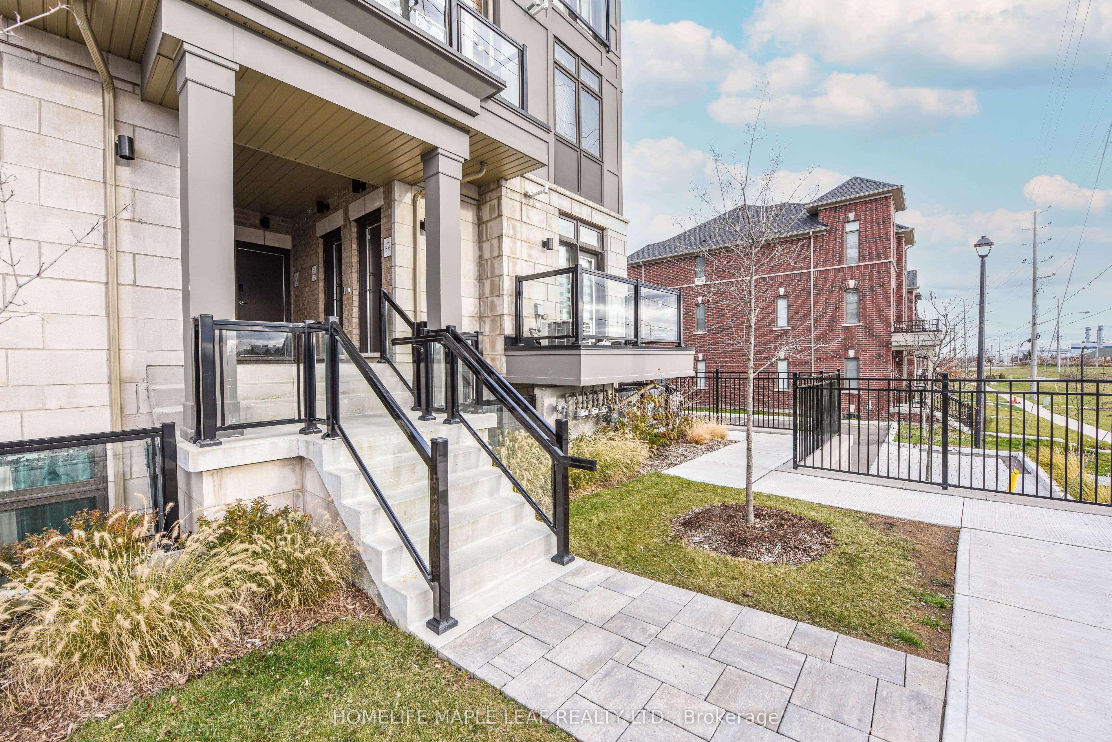 30 Halliford Place 206, Brampton, ON L6P 4R1